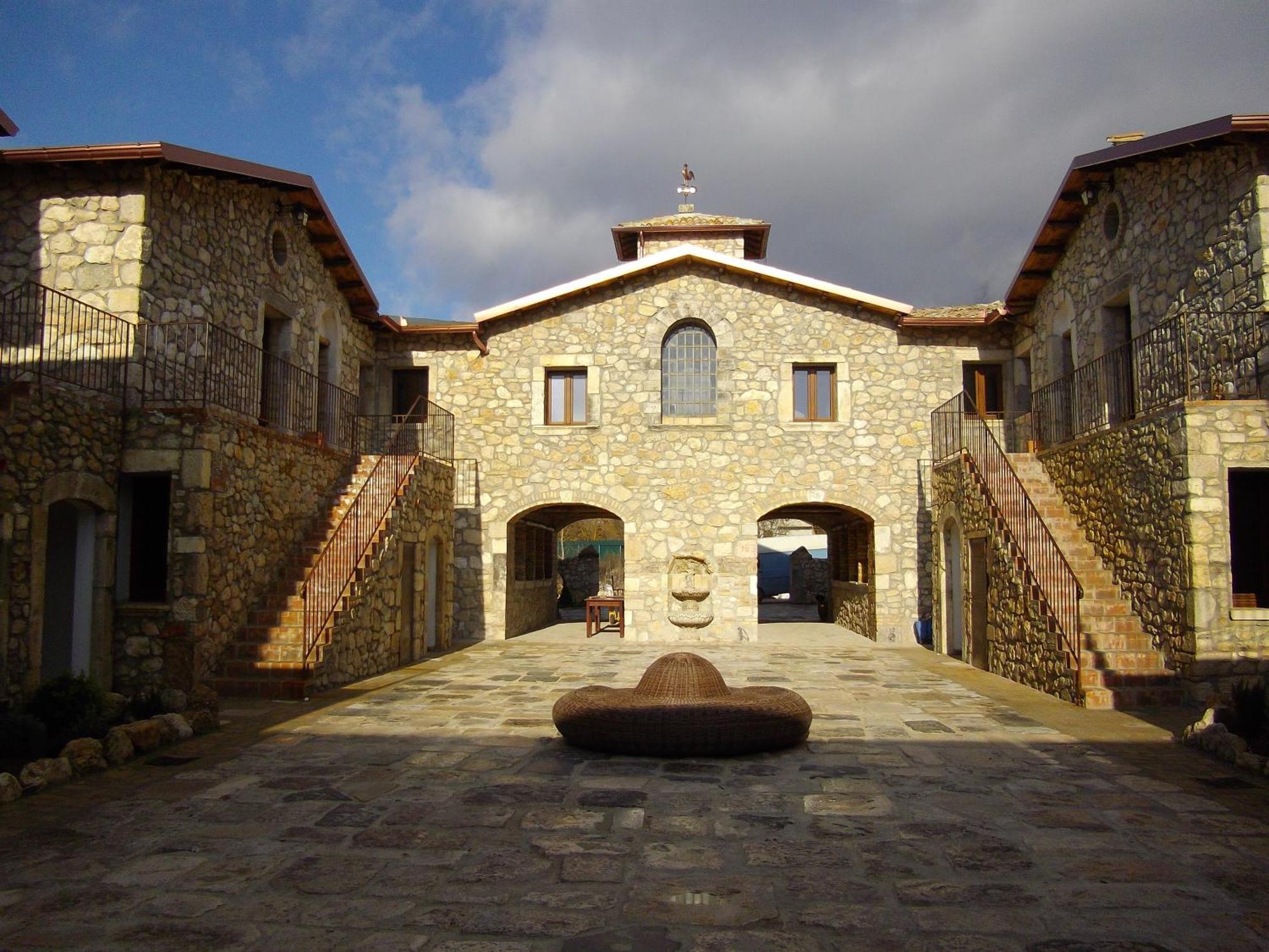 Hotel Il Feudo Dei Pierleoni Селано Экстерьер фото