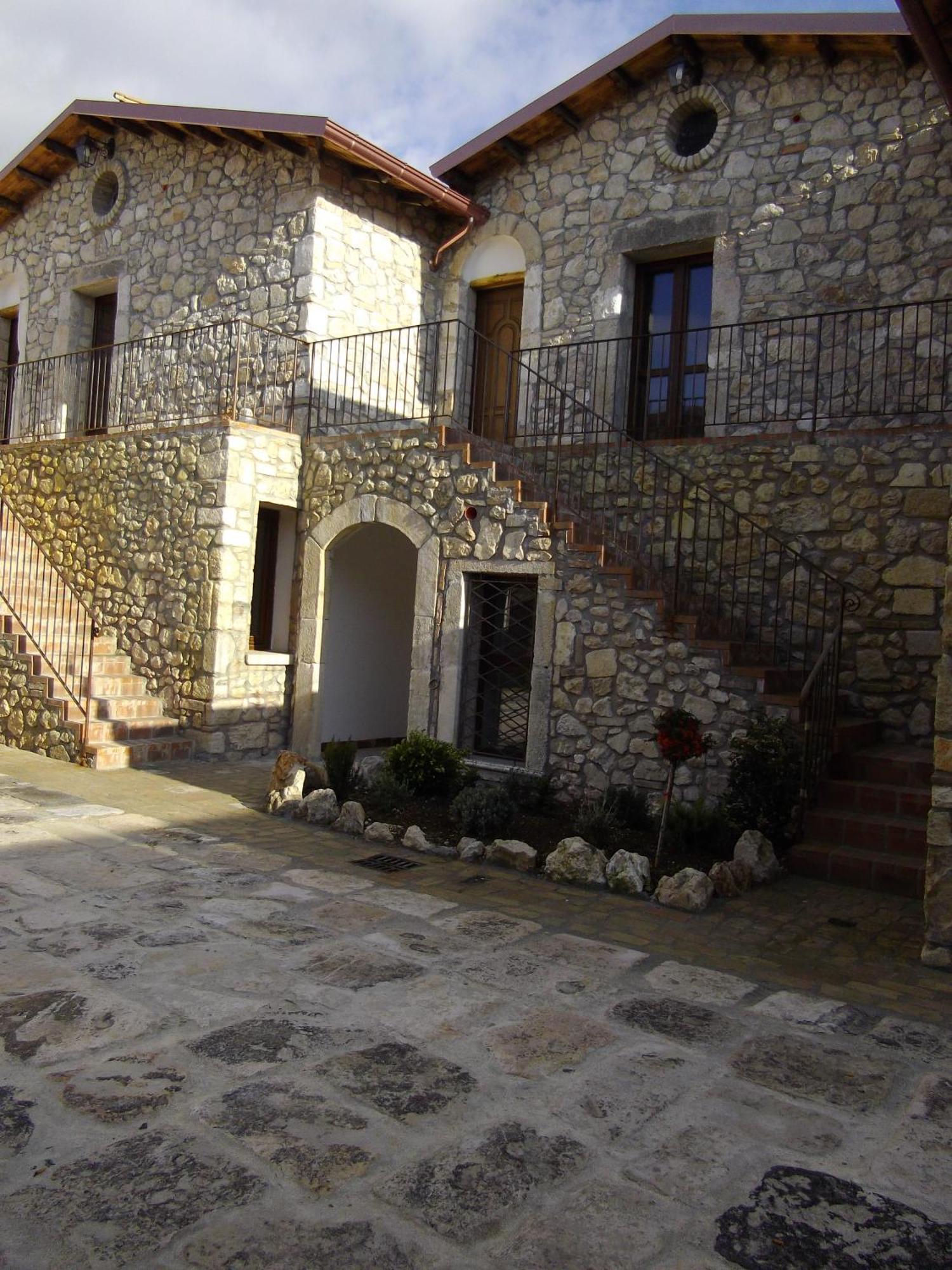 Hotel Il Feudo Dei Pierleoni Селано Экстерьер фото