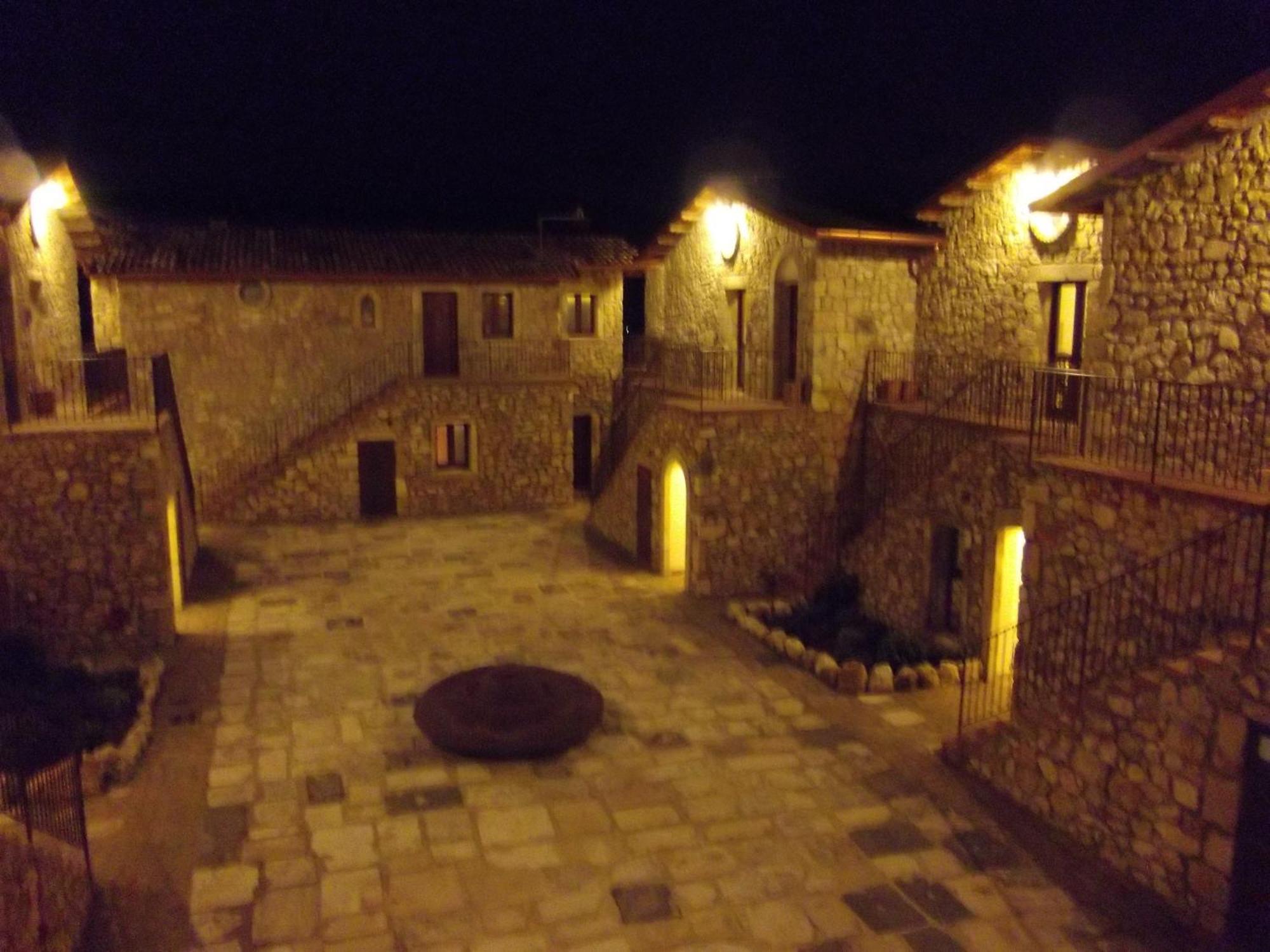 Hotel Il Feudo Dei Pierleoni Селано Экстерьер фото