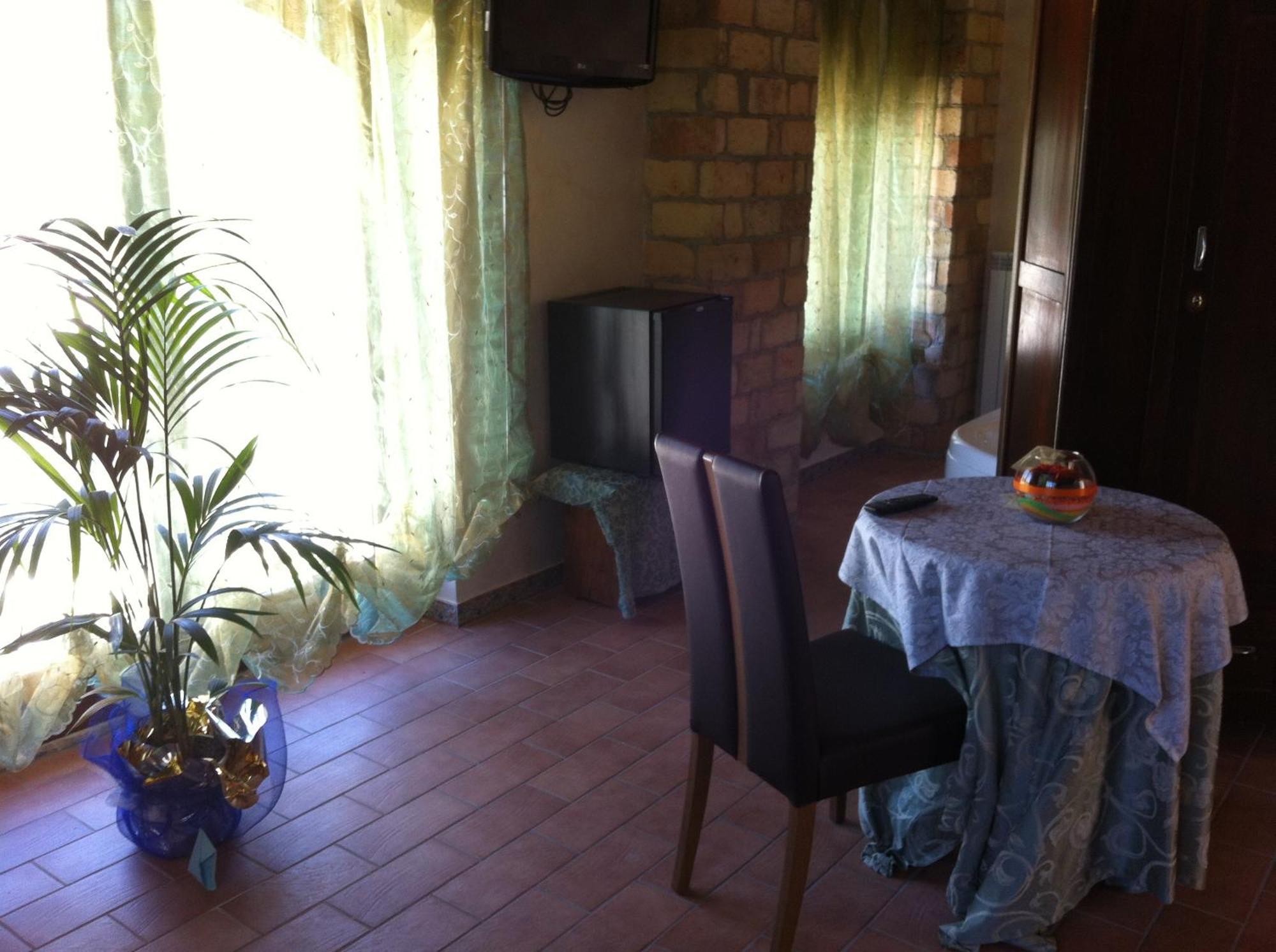 Hotel Il Feudo Dei Pierleoni Селано Номер фото